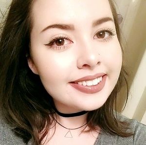 Meet your Posher, Caitlin